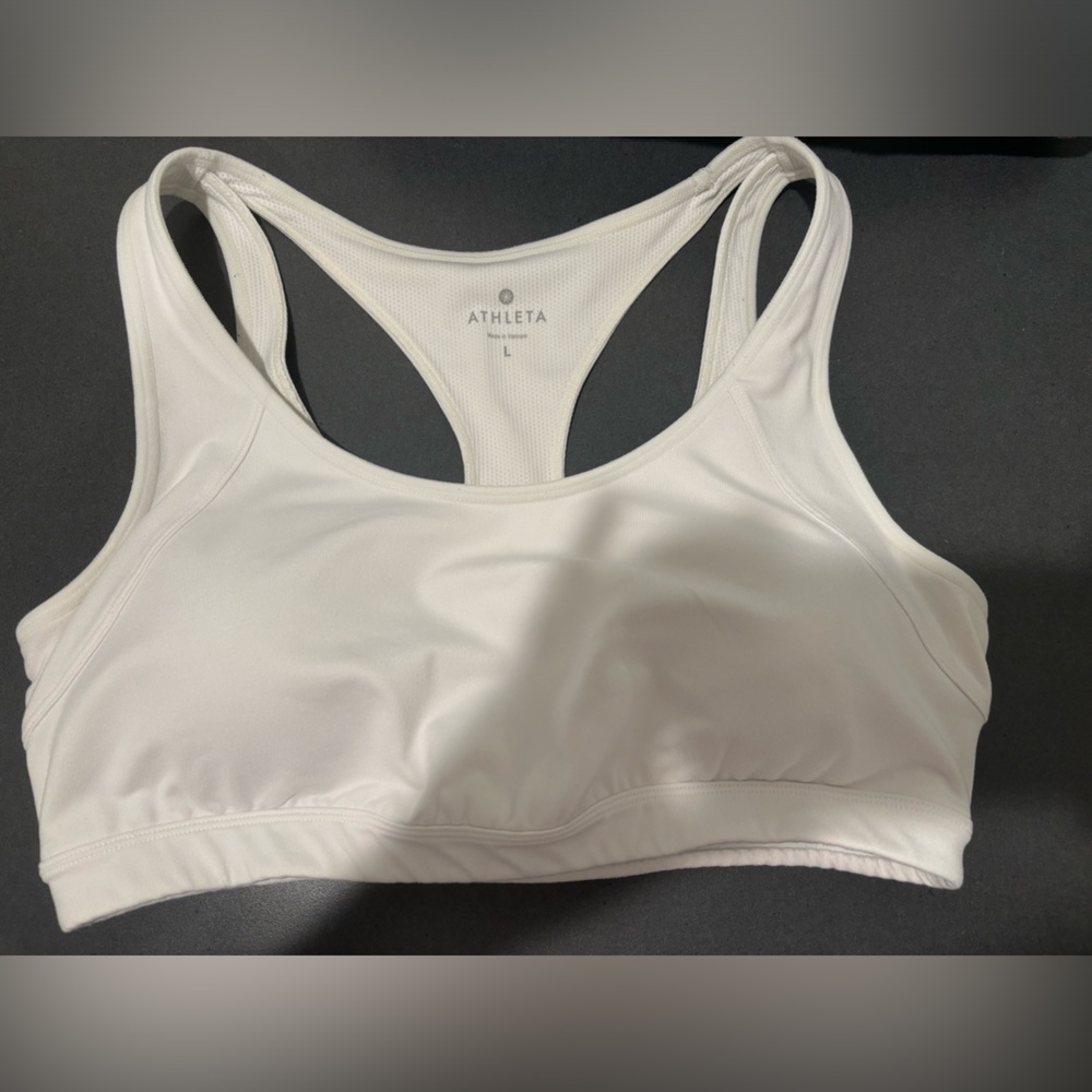 No stains, only worn a couple of times, size large Athleta white sports bra